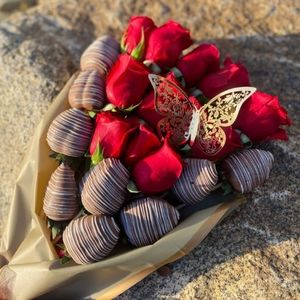 imagem do produto Buquê de Rosas e morangos n01