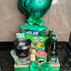 imagem do produto Cesta de presente Heineken com copo n01