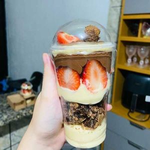 imagem do produto Copo: browie, morangos e Nutella