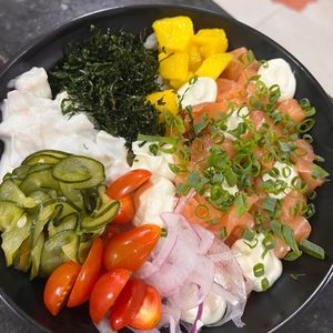 imagem do produto Poke de salmão FRESCO e tilápia marinado no limão e cream cheese. 