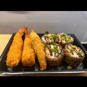 imagem do produto Combo hot 7 peças com camarão- 4 Sushi hot e 3 camarão GG empanado 