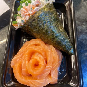 imagem do produto Combo fresco temake e sashimi- 1 remake de salmão fresco e cream cheese e sashimi. 