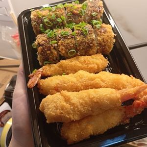 imagem do produto Combo hot 12 peças com camarão-  8 sushi hot e 2 camarão GG e 2 camarão M