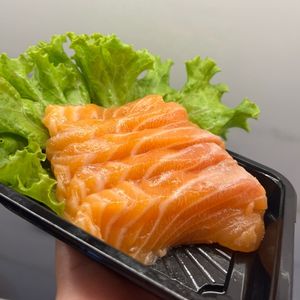 imagem do produto Sashimi de salmão fresco(flor)  - 6und. 