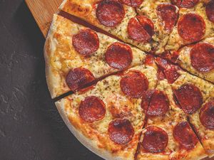 imagem do produto Pizza de calabresa 8 fatias