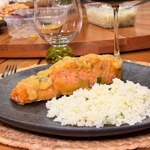 imagem do produto SALMÃO GRELHADO AO MARACUJA PRATO PRA 1 PESSOA