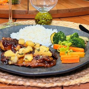 imagem do produto FILÉ DE TILÁPIA GRELHADO AO BARBECUE COM ABACAXI PRATO PRA 1 PESSOA