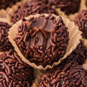 imagem do produto Cento de brigadeiro de 15 gr