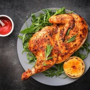 imagem do produto Meio frango assado com Batata e farofa 