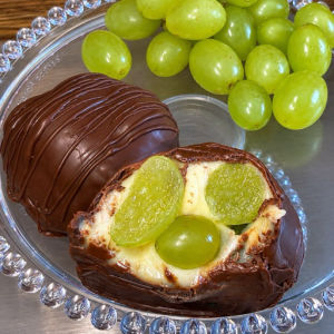 imagem do produto Bombom de Uva Verde ( casquinha de chocolate )