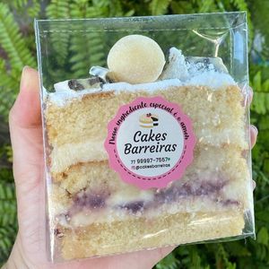 imagem do produto Fatia de bolo de limão siciliano, ninho e geléia de morango