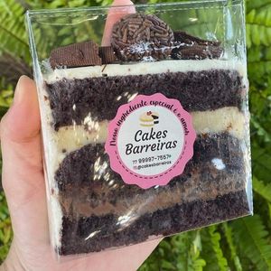 imagem do produto fatia de bolo de chocolate c/ recheio de brigadeiro de maracujá e chocolate m. amargo