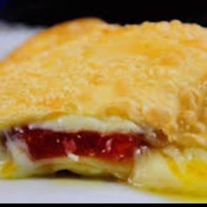 imagem do produto pastel de banana da terra, queijo e Nutella