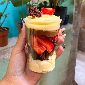 imagem do produto Copo Duo Brownie com Morango