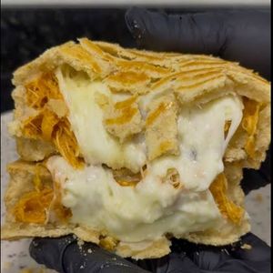 imagem do produto Empadão de frango com queijo 