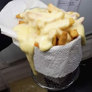 imagem do produto Batata frita pequena com Cheddar & Calabresa na chapa 🍟 - 1 pessoa!