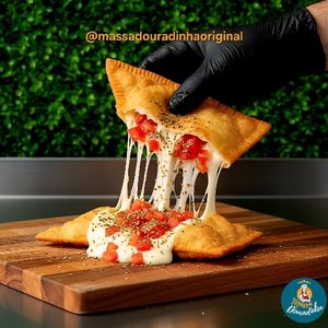 imagem do produto Pastel de Queijo, tomate e orégano (pizza)