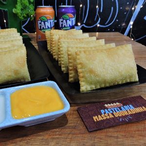 imagem do produto Porção de pastéis mini pra casal <3