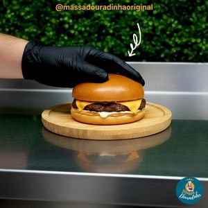 imagem do produto Cheeseeburguer+ Batata frita