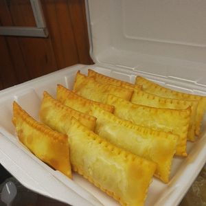 imagem do produto Porção mini de pastéis de vento - 10 unidades