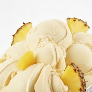 imagem do produto Gelato de abacaxi com pedaço de bolo de abacaxi