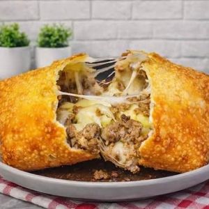 imagem do produto Pastel GG de carne c/ queijo 