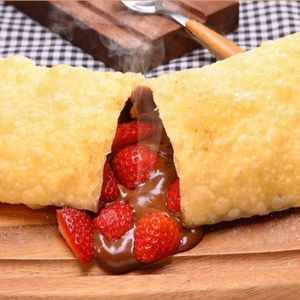 imagem do produto Pastel GG chocolate preto c/ MORANGO 