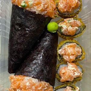 imagem do produto COMBO DE TEMAKI + HOT SALMÃO ESPECIAL