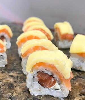 imagem do produto URAMAKI FILADELFIA C/ QJO MAÇARIC. 10 UN