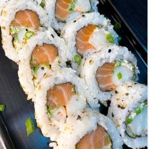 imagem do produto URAMAKI SALMO E CAMARÃO E KANI 10 UND