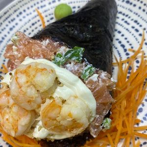 imagem do produto TEMAKI SALMAO E CAMARAO C/ ARROZ UN