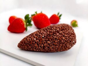imagem do produto Coxinha de Morango - Chocolate Belga Callebaut
