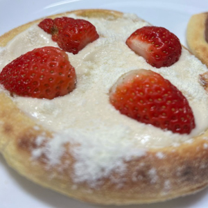 imagem do produto Esfiha de Chocolate branco com morango