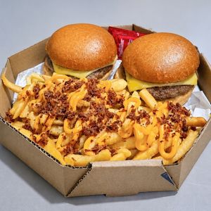 imagem do produto Combo 2 Clássico com batatas Fritas Cheddar e Bacon