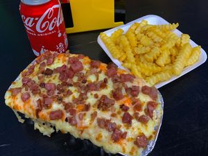 imagem do produto Combo Doggie Junior Mega Gourmet + fritas média +refri lata