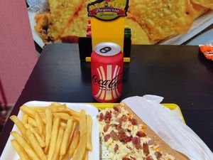 imagem do produto Combo Doggie Rua Frango + Fritas Média + Refri Lata