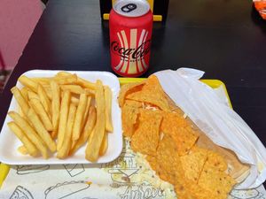 imagem do produto Combo Doggie Rua Doritos + fritas média +refri lata