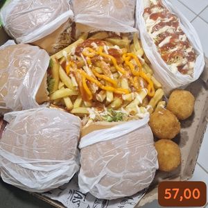 imagem do produto 5 Hambúrguer/ 1 Hot Simples/ Batata P/ 3 Bolinhos 