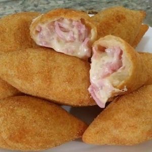 imagem do produto risoles de presunto e queijo