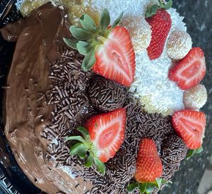 imagem do produto Bolo vulcão dois amores (brigadeiro e beijinho)