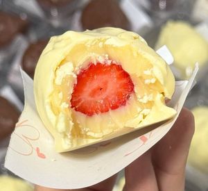 imagem do produto Bombom de Morango/Chocolate Branco