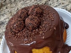 imagem do produto Bolo Vulcão cenoura & brigadeiro
