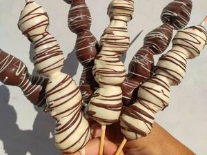 imagem do produto Espetinho de morango/Chocolate branco