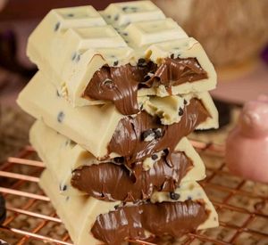 imagem do produto Barra de Chocolate Branco e Oreo &Nutella