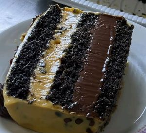 imagem do produto Bolo Mousse de Maracujá & Brigadeiro ao leite!