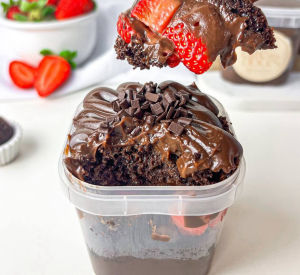 imagem do produto Bolo chocolatudo com Morangos