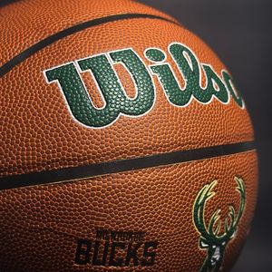 imagem do produto Bola de Basquete MILWAUKEE BUCKS