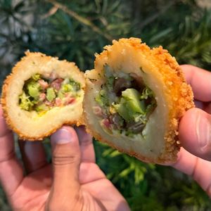 imagem do produto Coxinha de brócolis com bacon e queijo