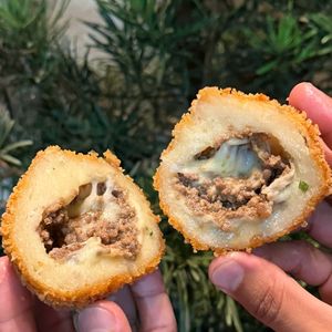 imagem do produto Coxinha de carne com queijo