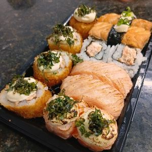 imagem do produto Combo de sushi maçaricado #12 peças 